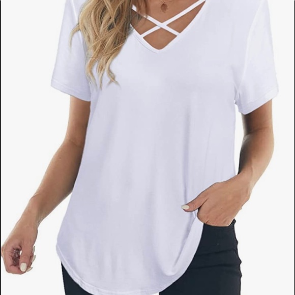 NWOT-White Casual Fun Top - Picture 1 of 9